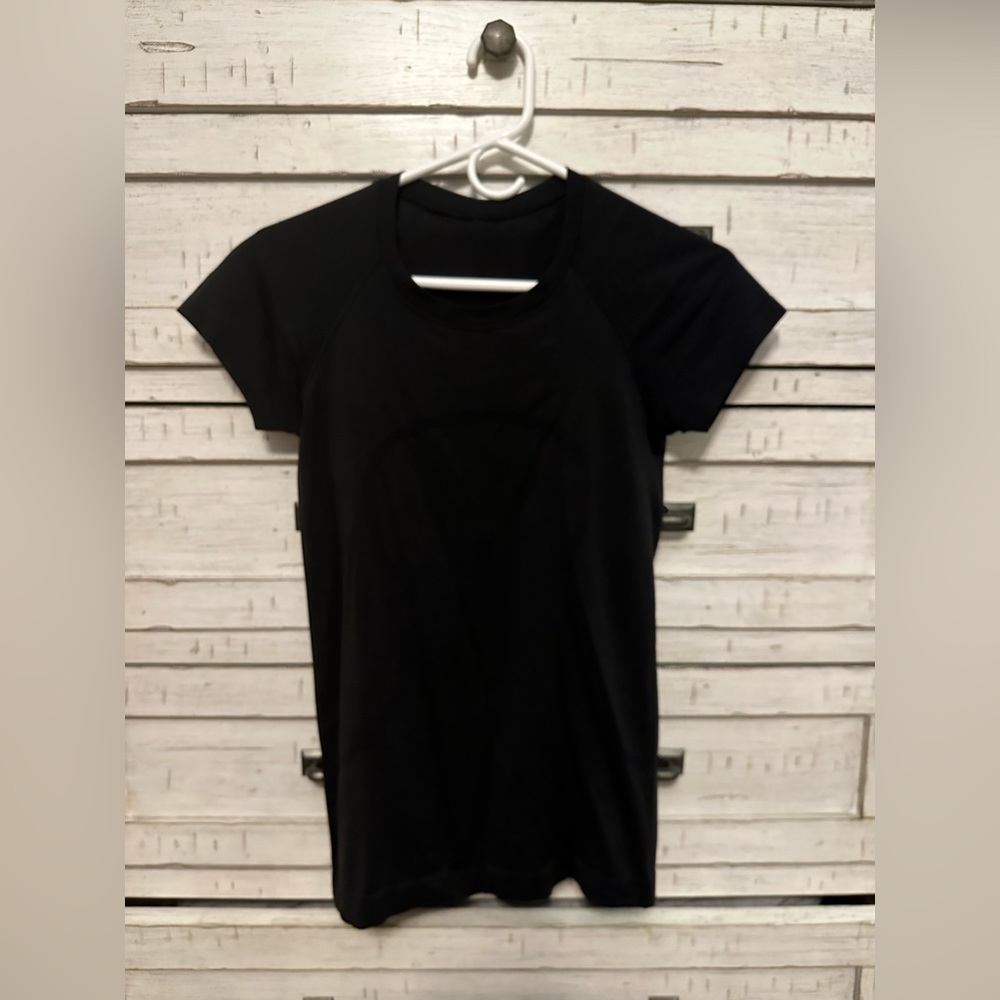 Lululemon black swiftly tech short sleeve